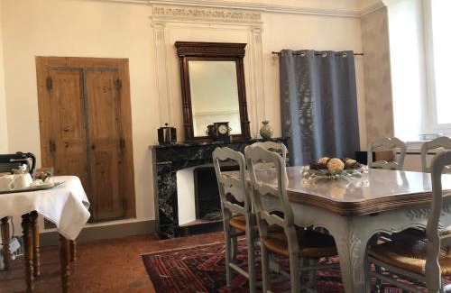 Saint-Florent-sur-Auzonnet Apartment | Gite pour 2 personnes dans agréable maison d'hôtes
