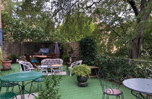 Saint-Florent-sur-Auzonnet Apartment | Gite pour 2 personnes dans agréable maison d'hôtes
