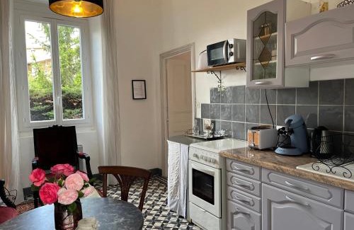 Saint-Florent-sur-Auzonnet Apartment | Gite pour 2 personnes dans agréable maison d'hôtes
