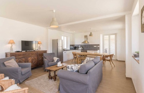 Prunay-en-Yvelines Cottage | Gite Prunay-en-Yvelines, 4 bedrooms, 9 persons