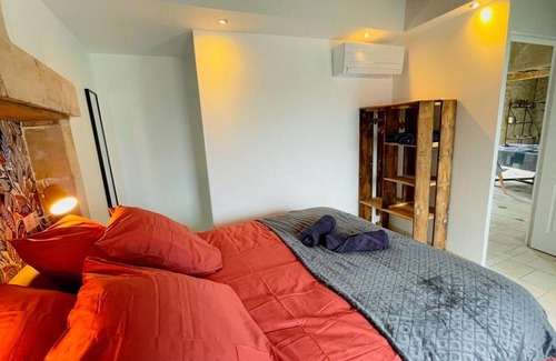 Rivarennes Cottage | Gite Rivarennes, 4 bedrooms, 8 persons
