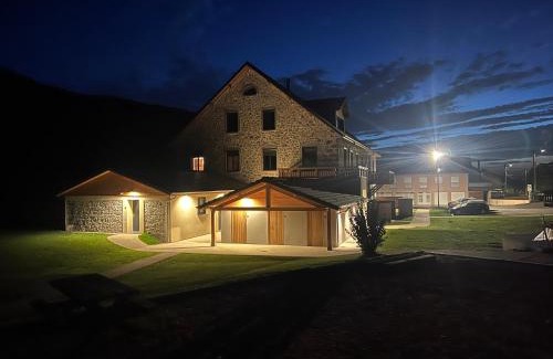 Rochesson Apartment | Gite Roche Des Ducs avec Piscine toute l'année, Spa, Sauna, Hammam