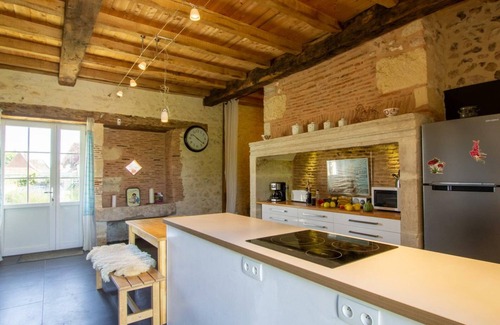 Saint-Pierre-de-Chignac Cottage | Gite Saint-Pierre-de-Chignac, 5 bedrooms, 11 persons