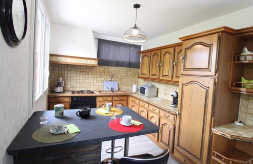 Saint-Martin-Valmeroux Cottage | Gite Saint-Martin-Valmeroux, 2 bedrooms, 3 persons