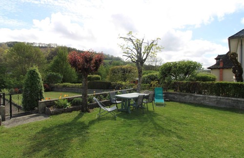 Saint-Martin-Valmeroux Cottage | Gite Saint-Martin-Valmeroux, 2 bedrooms, 3 persons