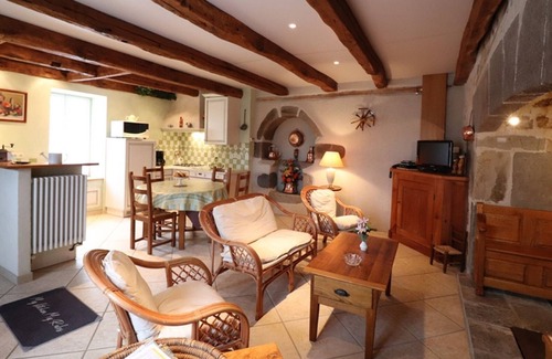 Saint-Martin-Cantales Cottage | Gite Saint-Martin-Cantalès, 1 bedroom, 4 persons