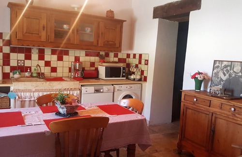 Montjustin Apartment | Gîte Vacance pleine nature located in the Lubéron nature reserve.