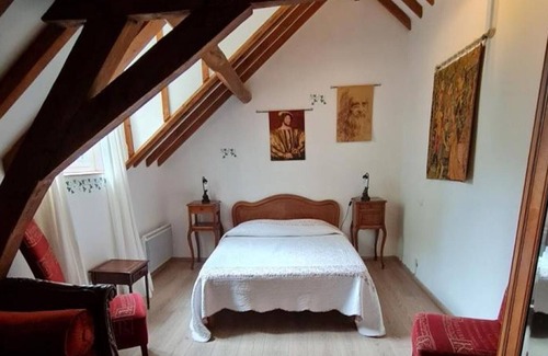 Vallieres-les-Grandes Cottage | Gite Vallières-les-Grandes, 3 bedrooms, 6 persons