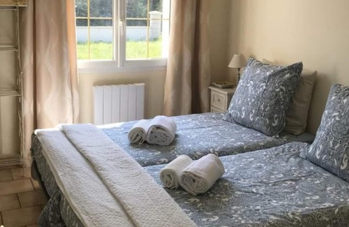 Vallieres-les-Grandes Cottage | Gite Vallières-les-Grandes, 3 bedrooms, 6 persons