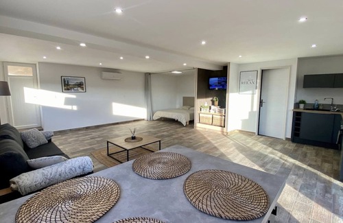 Saint-Julien-les-Rosiers Apartment | Gîte with SPA and panoramic view of the Cévennes mountains