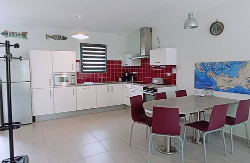 Le Tour-du-Parc Cottage | gite with swimming pool and beach