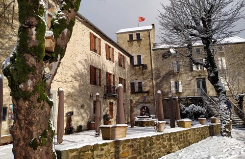 Nages House | Gites for 14 people with billiard room in the tarn south of France