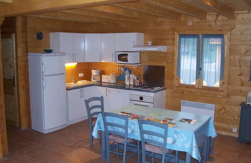 Commenailles Ski Chalet | Gîtes of 75m², sleeps 6 with swimming pool (JURA)