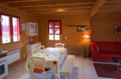 Commenailles Ski Chalet | Gîtes of 75m², sleeps 6 with swimming pool (JURA)