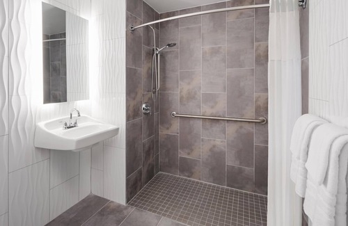 West Bronx Hotel | GLō Best Western Bronx NYC