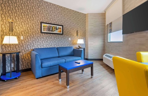 Ottawa Division Hotel | GLō Best Western Kanata Ottawa West