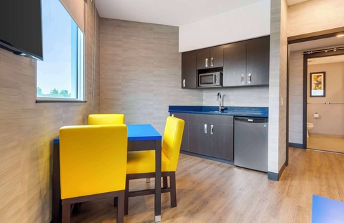 Ottawa Division Hotel | GLō Best Western Kanata Ottawa West