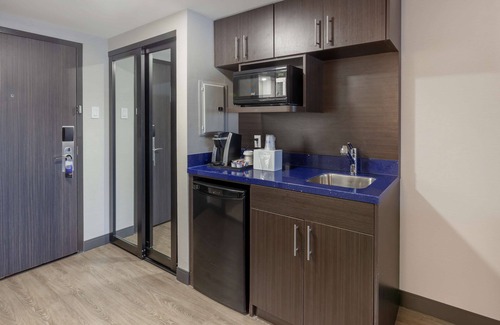 Gateway Hotel | GLō Best Western Mississauga Corporate Centre