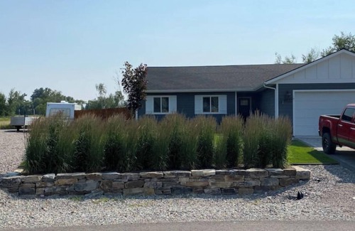 Evergreen House | Glacier Getaway. 30 minutes from glacier park fun!