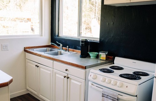 Coram Cabin | Glacier Peak - A cozy cabin minutes away from Glacier National Park