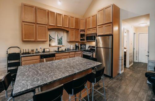 Warnick House | Glacier Springs Cabin 2 - Wifi - Bbq - Game Room