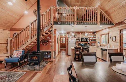 Warnick House | Glacier Springs Cabin #21 - Log Cabin - Wi-Fi - Pets Ok