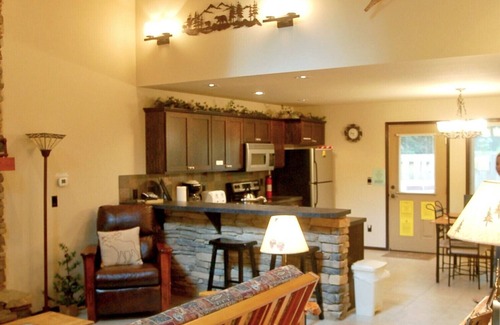 Warnick Cabin | Glacier Springs Cabin 89 Cedar and Log Cabin close to skiing and hiking