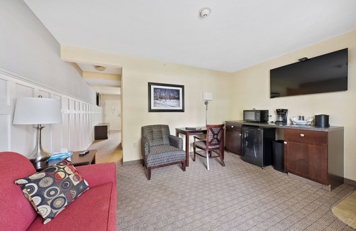 Kelleys Island Hotel | Glacier Suite at Kelley's Island Venture Resort
