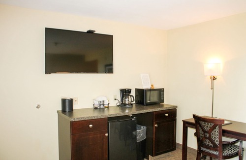 Kelleys Island Hotel | Glacier Suite at Kelley's Island Venture Resort