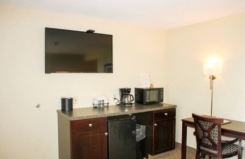 Kelleys Island Hotel | Glacier Suite at Kelley's Island Venture Resort
