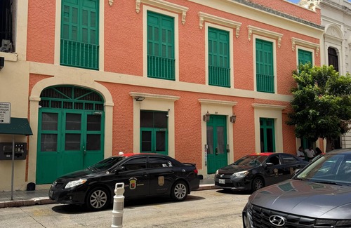 Ponce Centro Apartment | Gladiolas 1102