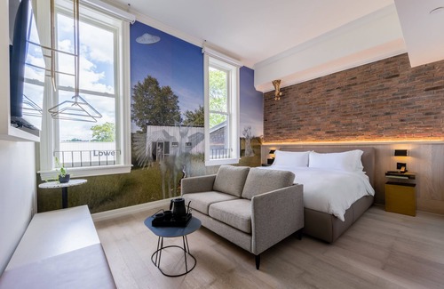 Little Portugal Hotel | Gladstone House