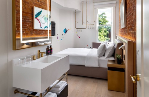 Little Portugal Hotel | Gladstone House