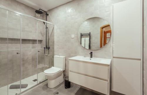 Carvoeira Apartment | Glam 2 bedroom In Massamá