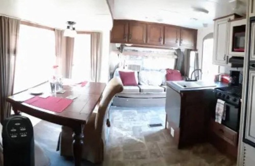 Millersview House | Glam Camper in Lakeside Vineyard