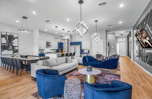 Loughman House | Glam Villa w Treehouse RM, Bowling, Castle & Space Theme BRs, Arcade, Near Parks