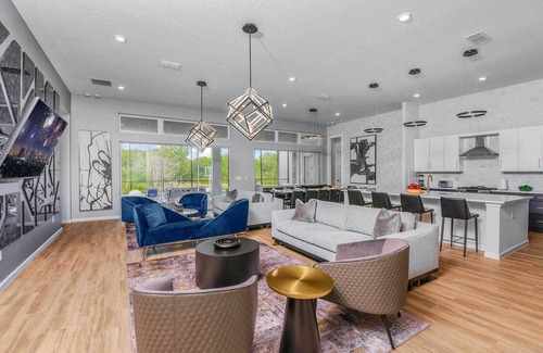 Loughman House | Glam Villa w Treehouse RM, Bowling, Castle & Space Theme BRs, Arcade, Near Parks