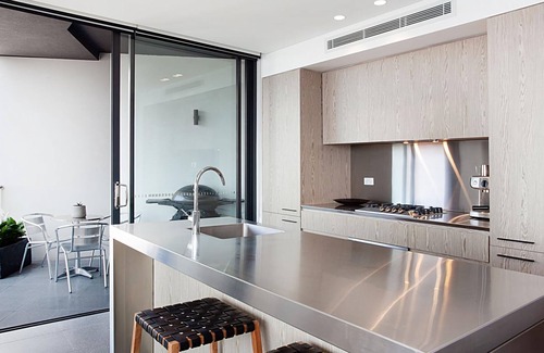 Tamarama Apartment | Glamarama is a stunning 2-bed apartment with Tama Beach views!