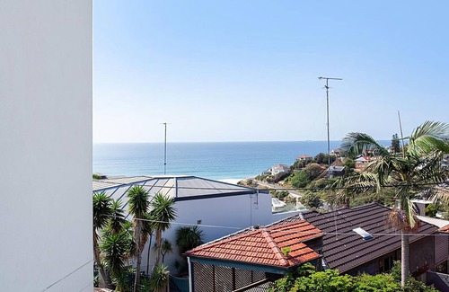 Tamarama Apartment | Glamarama is a stunning 2-bed apartment with Tama Beach views!