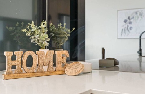 Gold Coast Apartment | Glamorous Brand-New Waterfront Apt on Hope Island