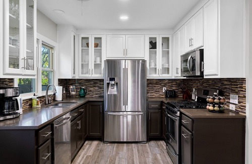 Cherrywood House | Glamorous Bungalow- 5 min to DT Austin