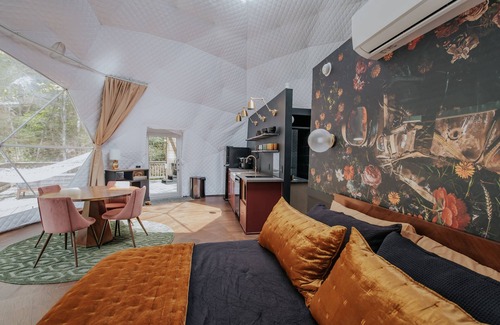 Cherry Log House | Glamp Blue Ridge - Dome 7, Amelia. Escape to a dome on the falls.