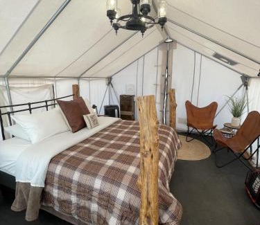Cane Beds House | Glamp Tent b w Zion & Bryce Outdoor Shower & Wifi