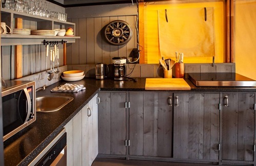 Uden House | Glamping 8-person Safari tent