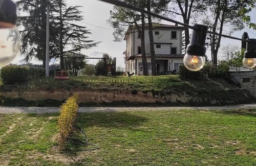 Ortezzano Cabin | Glamping at an Agriturismo in the vineyard