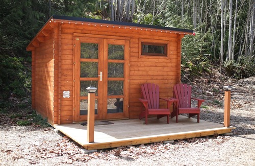 Duncan RV Rental | Glamping Bunkie Cabin Near the Cowichan River