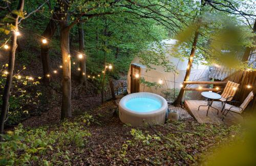 Razvanje Other | Glamping, Hot Tub & Projector by Nidumm Stay
