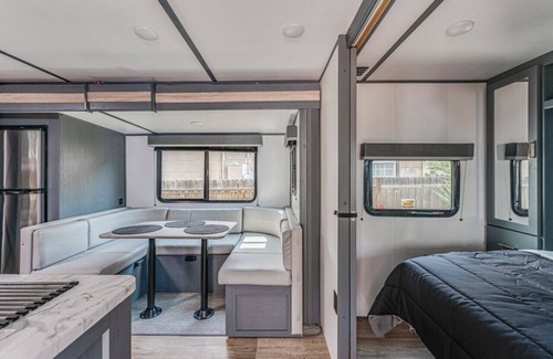 St. Petersburg - Clearwater House | Glamping in Magnolia Heights