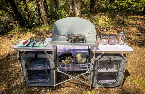 Garberville RV Rental | Glamping in the Redwoods, with hot tub! The Knoll