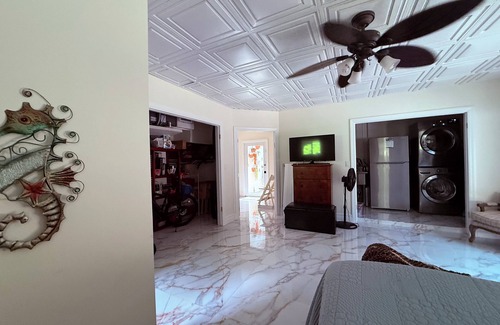 Homestead Apartment | Glamping Miami Farm area RV friendly between Kendall and Key Largo hookup ready!